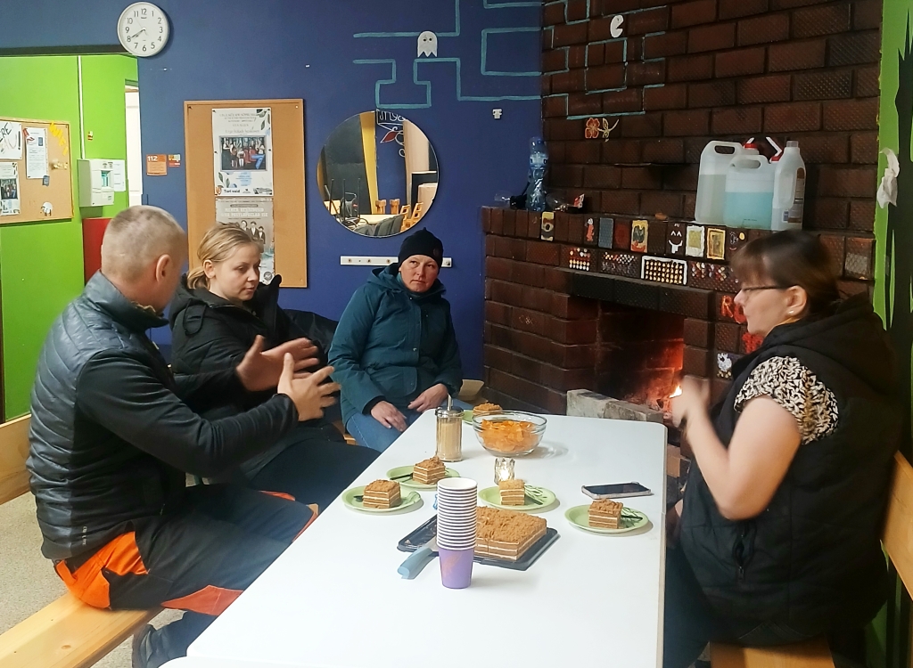 Erki Uudikas, Anne  Savina ja Kristine Hansalu koosolekul